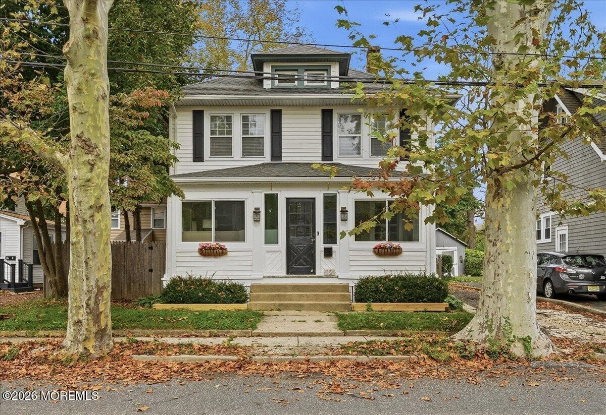Welcome home! Tree lined street in an ideal location,