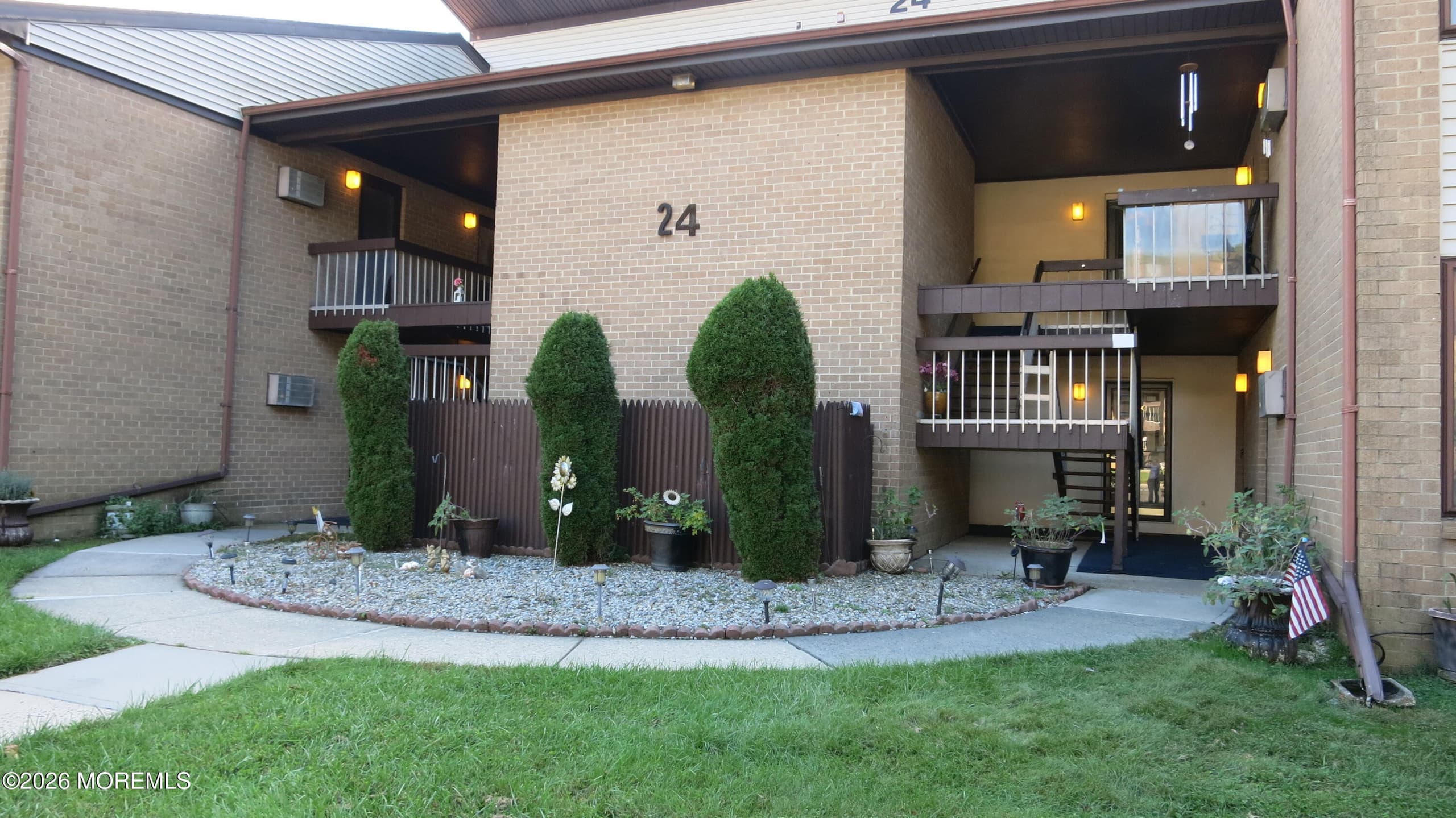 24 E Meadow Green Circle, Manalapan, NJ 07726