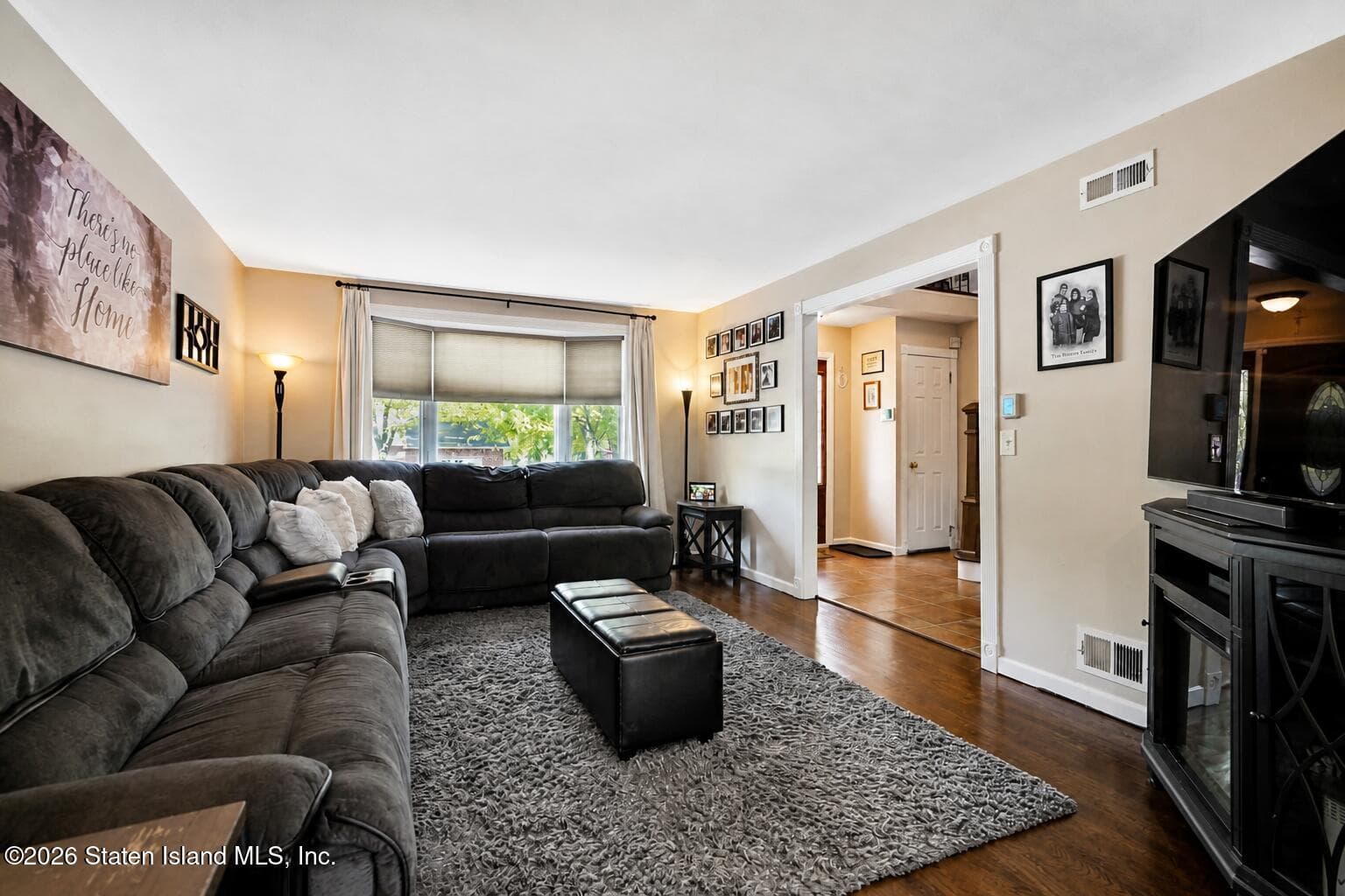 7 Teakwood Court, Staten Island, NY — photo 4