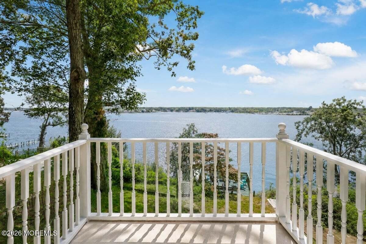 128 E Camp Walk, Island Heights, NJ 08732