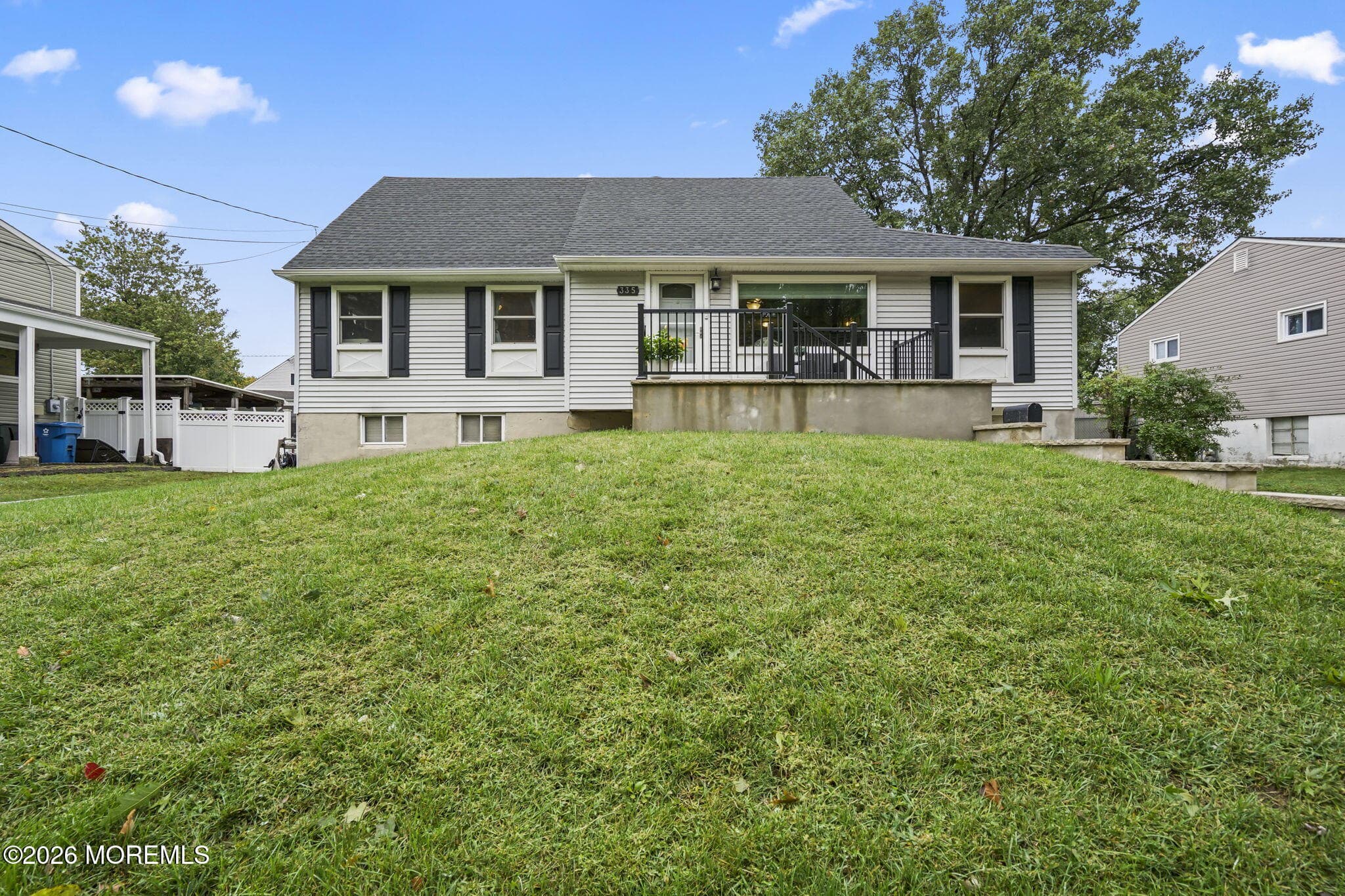 Lovley home move in ready..newer windows roof siding and Kitchen