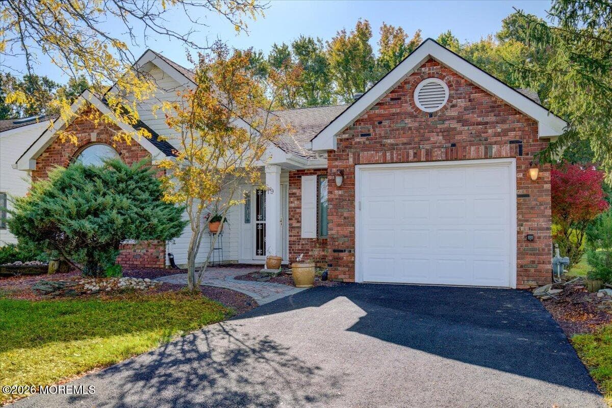 19 Hampton Drive, Marlboro, NJ 07746