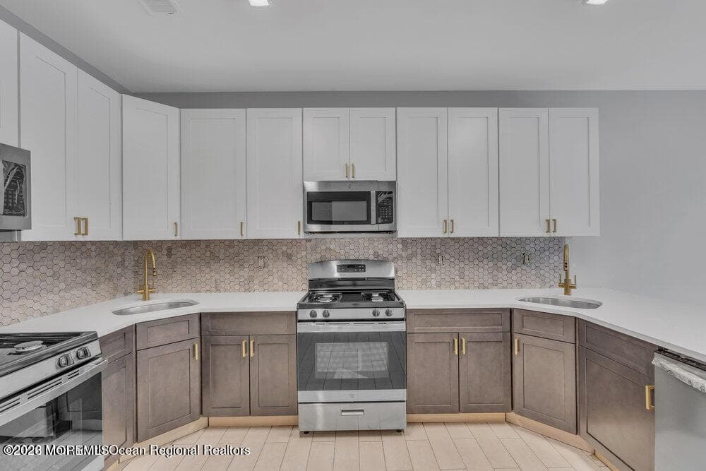 6 Taft Avenue, Lakewood, NJ 08701